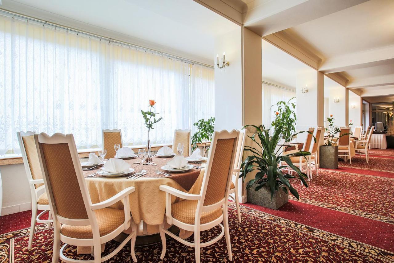 restaurant and bar - Picture of Hotel Stara Skola, Sloup - Tripadvisor